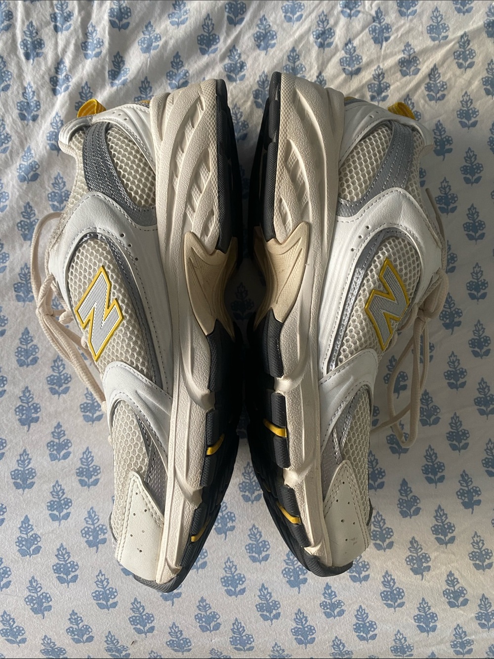 New Balance 530 White and Yellow Mesh Women's Sneakers 9.5